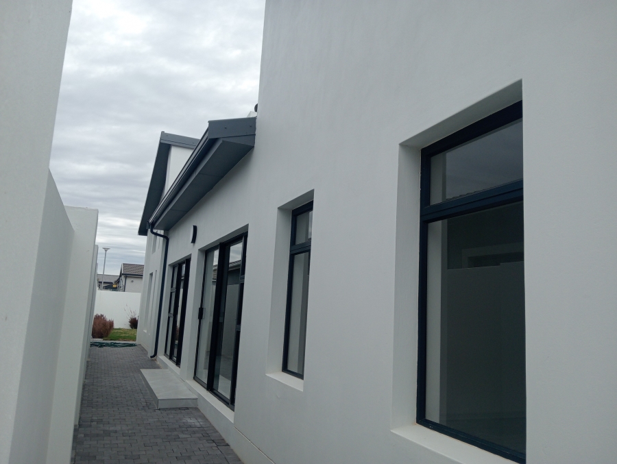 4 Bedroom Property for Sale in Fountains Estate Eastern Cape